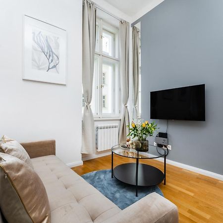 Anytime Holiday- Muzeum Apartments Praga Esterno foto