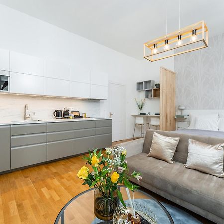 Anytime Holiday- Muzeum Apartments Praga Esterno foto